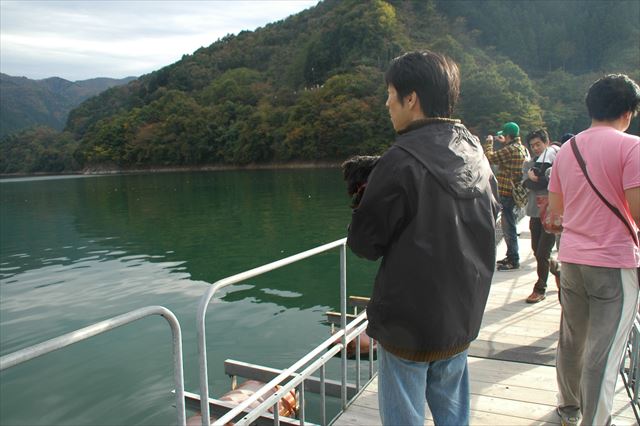 奥多摩湖。papaの抱っこた大好きだったね。