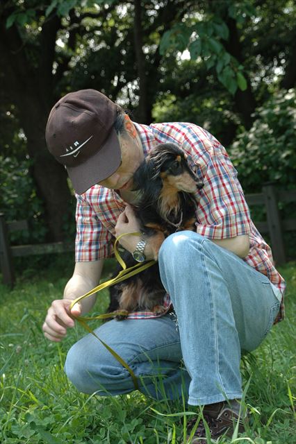 だっこなのね。だっこされて安心なのね。